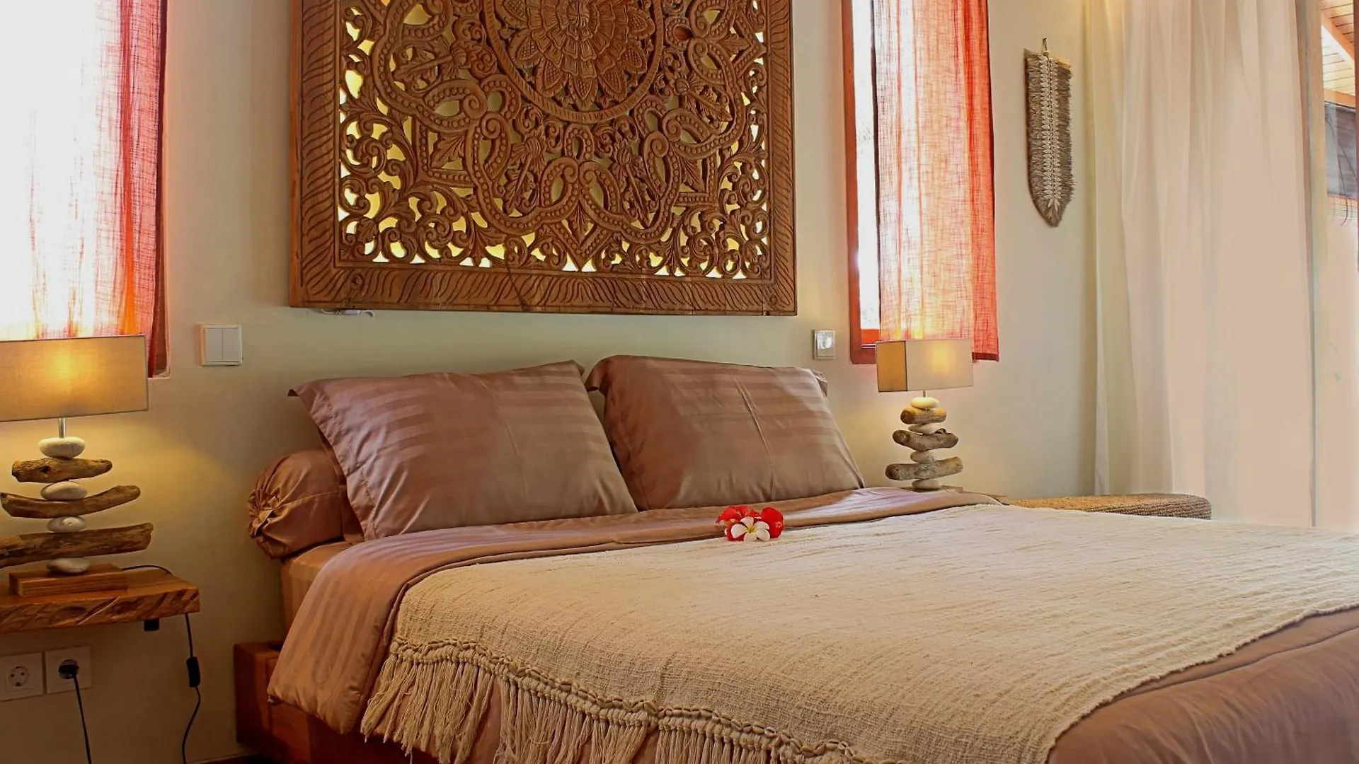 Luxe Manis Villas contacts